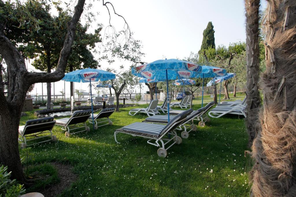 Hotel Fraderiana Torri Del Benaco Bagian luar foto