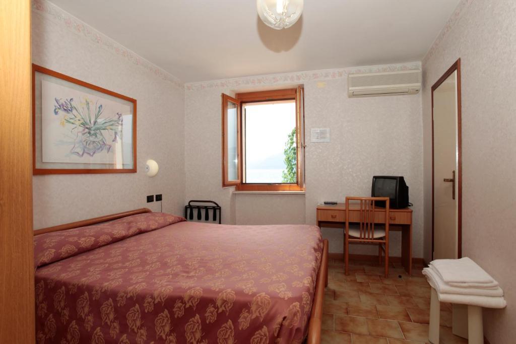 Hotel Fraderiana Torri Del Benaco Ruang foto