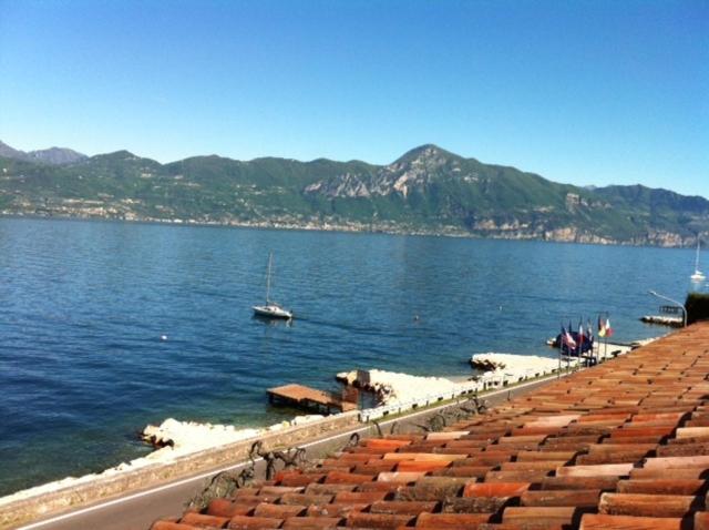 Hotel Fraderiana Torri Del Benaco Bagian luar foto