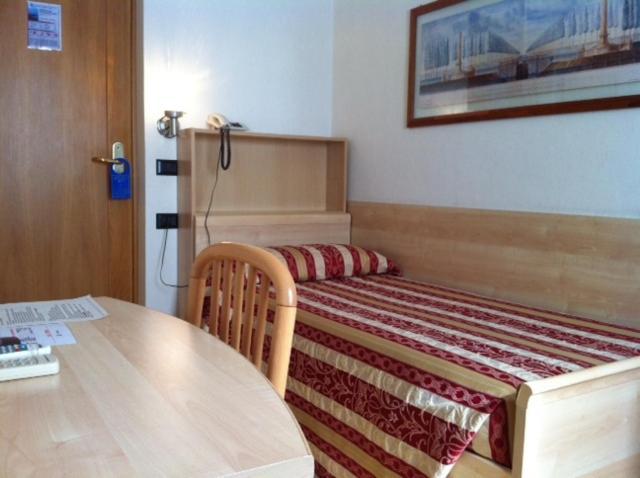 Hotel Fraderiana Torri Del Benaco Bagian luar foto