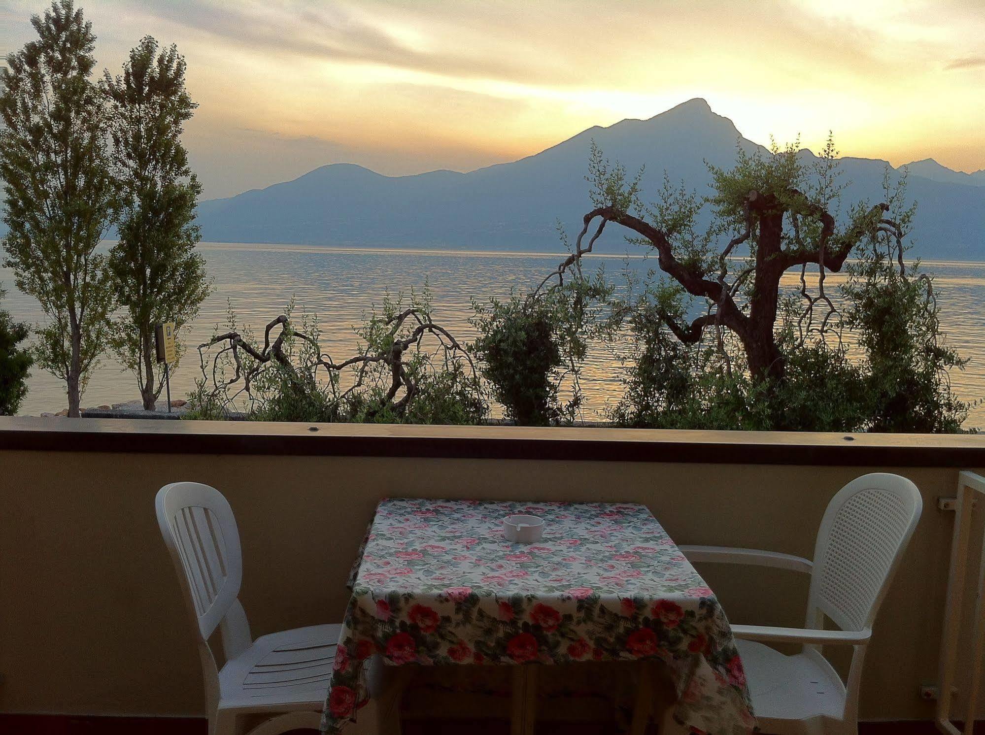 Hotel Fraderiana Torri Del Benaco Bagian luar foto