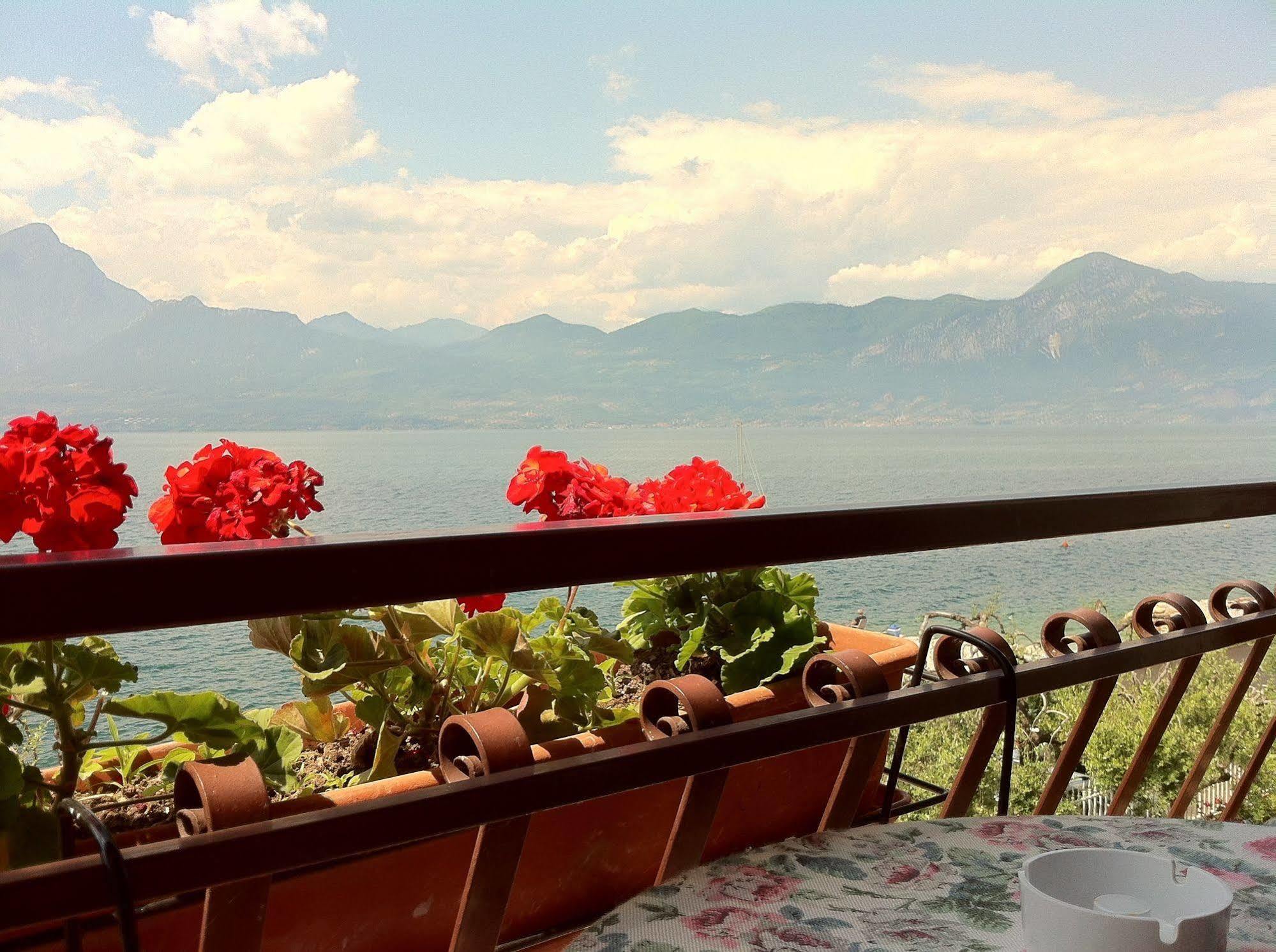 Hotel Fraderiana Torri Del Benaco Bagian luar foto